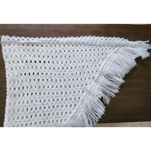 Vintage 60s White Acrylic Crocheted Fringed Shawl Hippy Bohemian Grannycore EUC - Picture 6 of 6